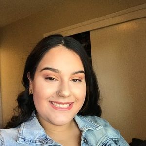 Meet your Posher, Fabiola